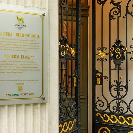 Golden Lamb Отель 4*