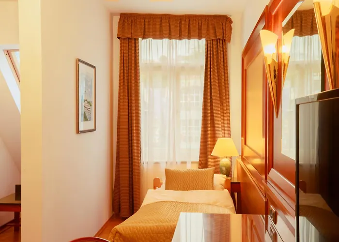 Hotel Golden Lamb 4*
