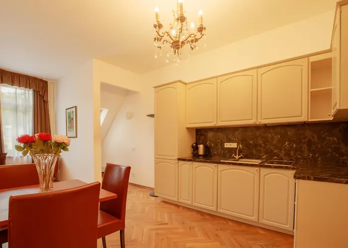 Hotel Golden Lamb 4*